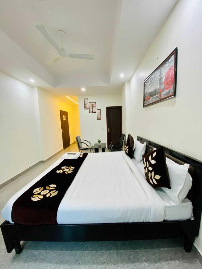 Hotel O K R Resdiancy Near Botanic Garden Of Indian Republic Noida Exteriör bild