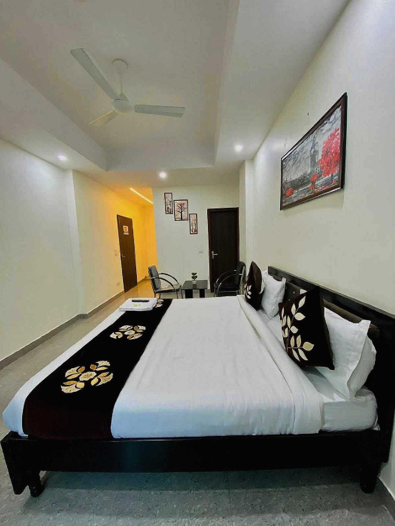 Hotel O K R Resdiancy Near Botanic Garden Of Indian Republic Noida Exteriör bild
