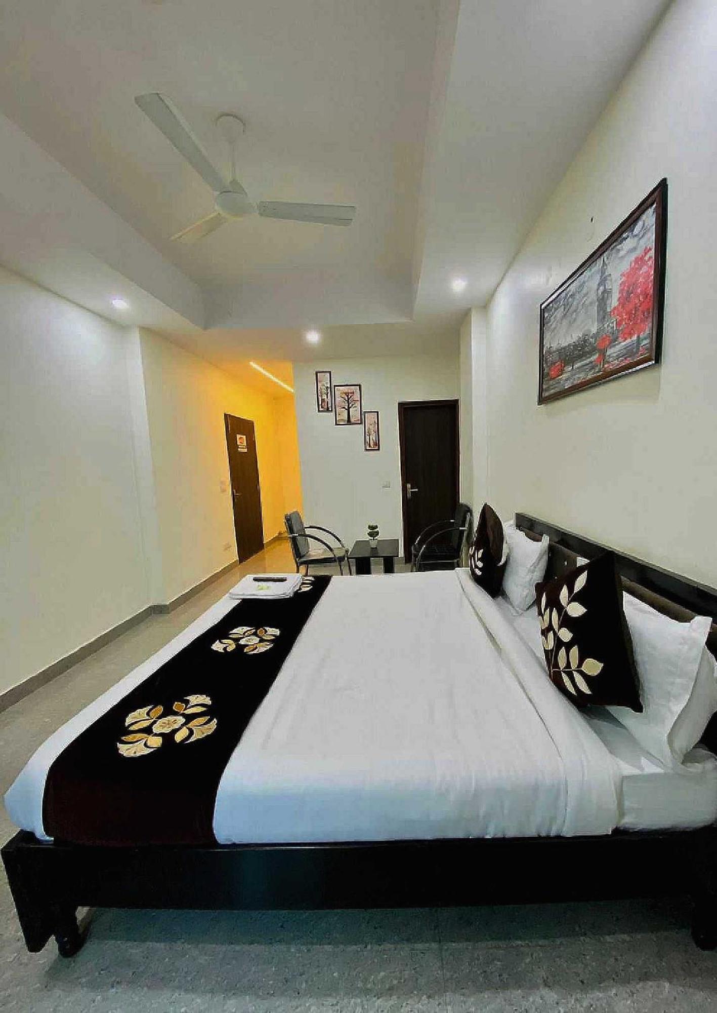 Hotel O K R Resdiancy Near Botanic Garden Of Indian Republic Noida Exteriör bild
